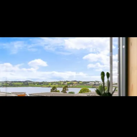 Cozy With Sea View, 5 Min From Ons Apartament
